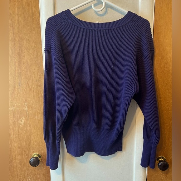 FREE PEOPLE,navy blue, cotton/wool sweater, DEEP neck, fitted sleeves and waist. - Picture 3 of 3